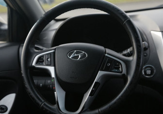 Подержанный автомобиль Hyundai Solaris Hatchback 2012 года (16 фото)