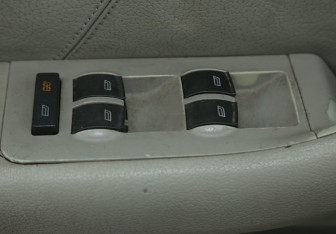 Подержанный автомобиль Audi A6 Sedan 2002 года (18 фото)