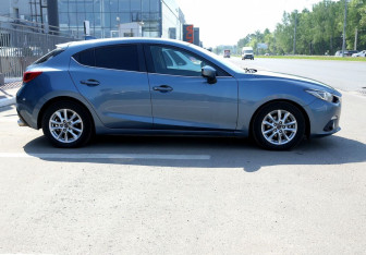 Подержанный автомобиль Mazda Axela Hatchback 2014 года (7 фото)