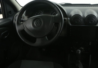 Подержанный автомобиль Renault Logan Sedan 2012 года (14 фото)
