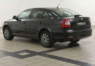 Подержанный автомобиль Skoda Octavia Liftback 2010 года (2 фото)