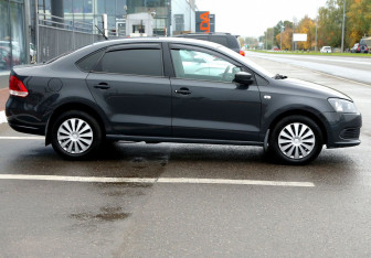 Подержанный автомобиль Volkswagen Polo Sedan 2014 года (7 фото)