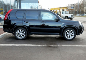 Подержанный автомобиль Nissan X-Trail 2013 года (7 фото)