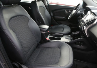 Подержанный автомобиль Hyundai ix35 2012 года (10 фото)