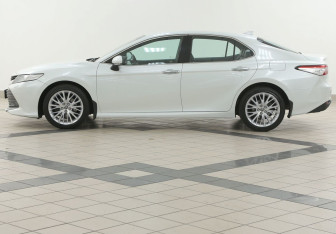 Подержанный автомобиль Toyota Camry Sedan 2020 года (7 фото)
