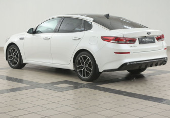 Подержанный автомобиль Kia Optima Sedan 2018 года (3 фото)