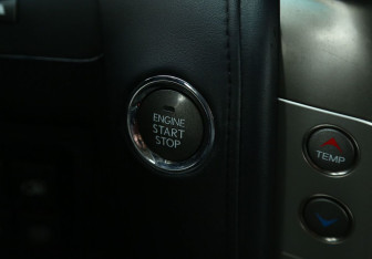 Подержанный автомобиль Lexus LX 2012 года (20 фото)