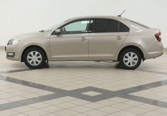 Подержанный автомобиль Skoda Rapid Liftback 2018 года (8 фото)