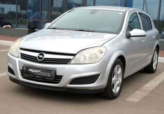Подержанный автомобиль Opel Astra Hatchback 2007 года (3 фото)
