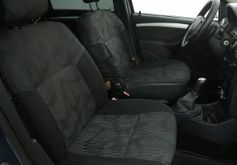 Подержанный автомобиль Renault Logan Sedan 2012 года (10 фото)