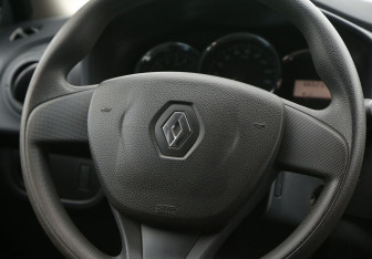 Подержанный автомобиль Renault Sandero 2016 года (16 фото)