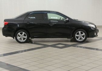 Подержанный автомобиль Toyota Corolla Sedan 2012 года (5 фото)
