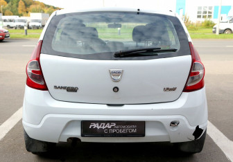 Подержанный автомобиль Dacia Sandero 2009 года (4 фото)