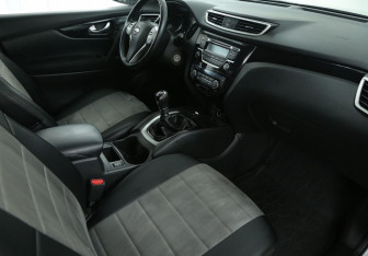 Подержанный автомобиль Nissan Qashqai 2018 года (9 фото)