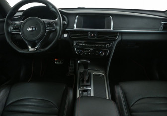 Подержанный автомобиль Kia Optima Sedan 2017 года (14 фото)