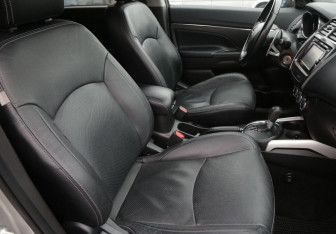 Подержанный автомобиль Mitsubishi ASX 2013 года (10 фото)