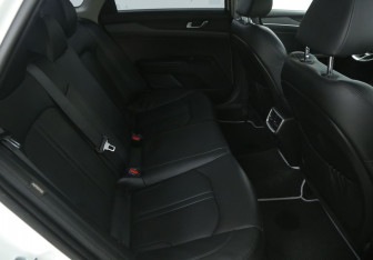 Подержанный автомобиль Kia K5 2020 года (18 фото)