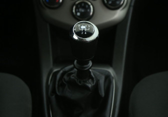 Подержанный автомобиль Chevrolet Aveo Sedan 2012 года (15 фото)