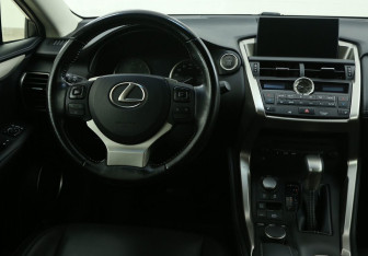 Подержанный автомобиль Lexus NX 2017 года (14 фото)