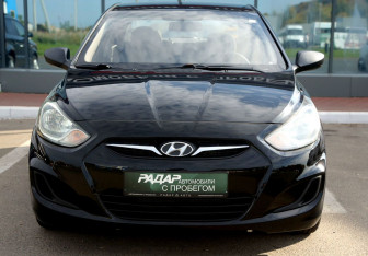 Подержанный автомобиль Hyundai Solaris Sedan 2013 года (2 фото)