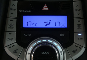 Подержанный автомобиль Hyundai Elantra Sedan 2012 года (17 фото)
