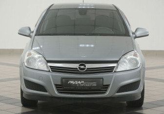 Подержанный автомобиль Opel Astra Sedan 2012 года (6 фото)