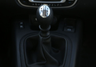 Подержанный автомобиль Renault Scenic 2009 года (13 фото)