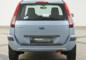 Подержанный автомобиль Ford Fusion 2006 года (3 фото)