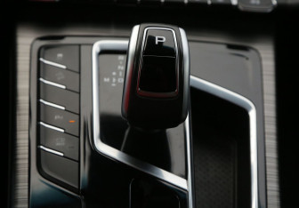 Подержанный автомобиль Geely Atlas Pro 2023 года (15 фото)