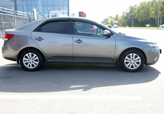 Подержанный автомобиль Kia Cerato Sedan 2010 года (7 фото)
