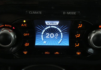 Подержанный автомобиль Nissan Juke 2012 года (18 фото)