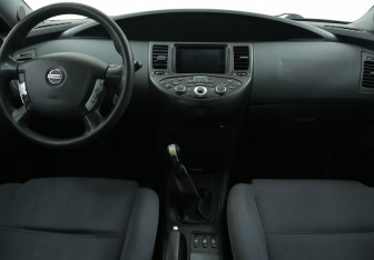 Подержанный автомобиль Nissan Primera Sedan 2005 года (12 фото)