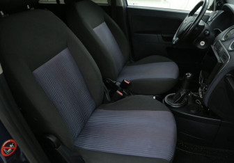 Подержанный автомобиль Ford Fusion 2006 года (10 фото)