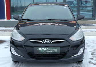 Подержанный автомобиль Hyundai Solaris Sedan 2013 года (2 фото)