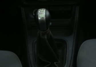 Подержанный автомобиль Nissan Almera Hatchback 2005 года (15 фото)