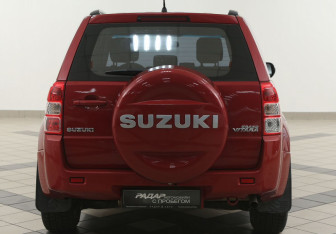 Подержанный автомобиль Suzuki Grand Vitara 2010 года (3 фото)