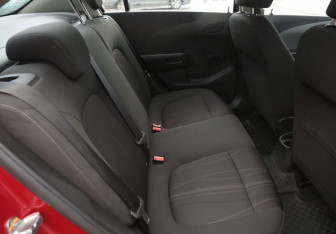 Подержанный автомобиль Chevrolet Aveo Sedan 2013 года (11 фото)