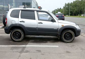 Подержанный автомобиль Chevrolet Niva 2009 года (7 фото)