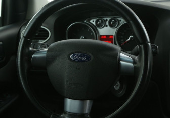 Подержанный автомобиль Ford Focus Hatchback 2009 года (16 фото)