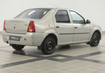 Подержанный автомобиль Renault Logan Sedan 2006 года (4 фото)