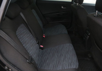 Подержанный автомобиль Kia Ceed Hatchback 2008 года (11 фото)