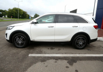 Подержанный автомобиль Kia Sorento 2015 года (8 фото)