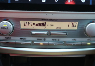 Подержанный автомобиль Toyota Camry Sedan 2006 года (16 фото)