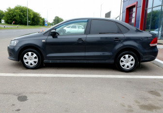 Подержанный автомобиль Volkswagen Polo Sedan 2011 года (8 фото)