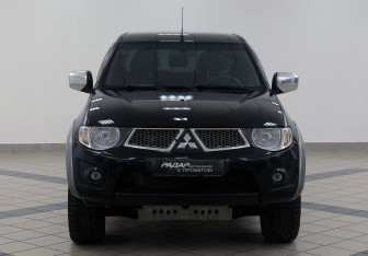 Подержанный автомобиль Mitsubishi L200 2012 года (2 фото)
