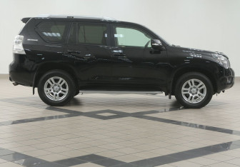 Подержанный автомобиль Toyota Land Cruiser Prado 2011 года (5 фото)