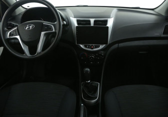 Подержанный автомобиль Hyundai Solaris Sedan 2016 года (12 фото)