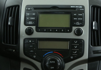 Подержанный автомобиль Hyundai i30 Hatchback 2010 года (13 фото)