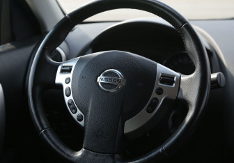 Подержанный автомобиль Nissan Qashqai+2 2011 года (16 фото)