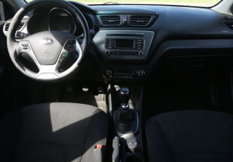 Подержанный автомобиль Kia Rio Sedan 2015 года (9 фото)